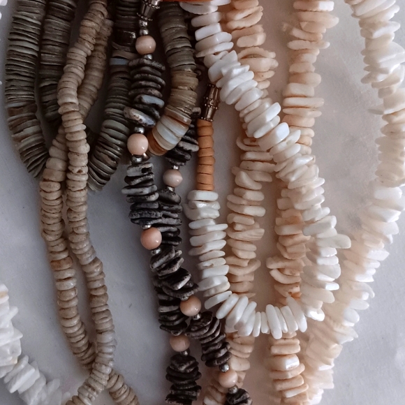 Shell necklaces - Picture 14 of 16